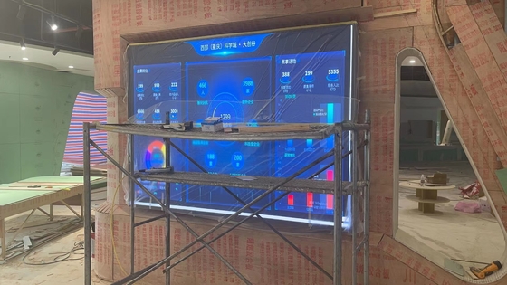 شاشة LED ثابتة عالية الدقة P1.86 ، جدار فيديو LED 3840 تحديث