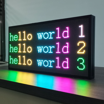 لافتات رقمية LED خارجية P4RGB قابلة للبرمجة WIFI لإعلان المتجر