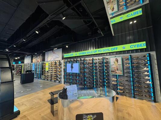 شاشة LED خارجية بتكوين بكسل SMD1515 توفر عمرًا افتراضيًا يبلغ 000 ساعة، ممتازة للافتات الرقمية والفعاليات الخارجية.